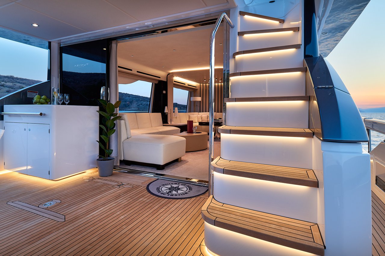 Photo #21 - Azimut 78 Fly - 4 + 1 cab. (OMR Group) en Podstrana - 40611
