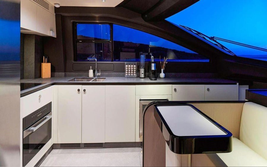 Photo #25 - Azimut 78 Fly - 4 + 1 cab. (OMR Group) en Podstrana - 40611