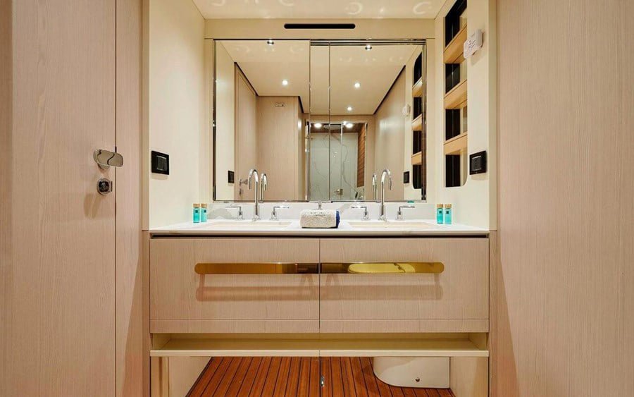 Photo #31 - Azimut 78 Fly - 4 + 1 cab. (OMR Group) en Podstrana - 40611