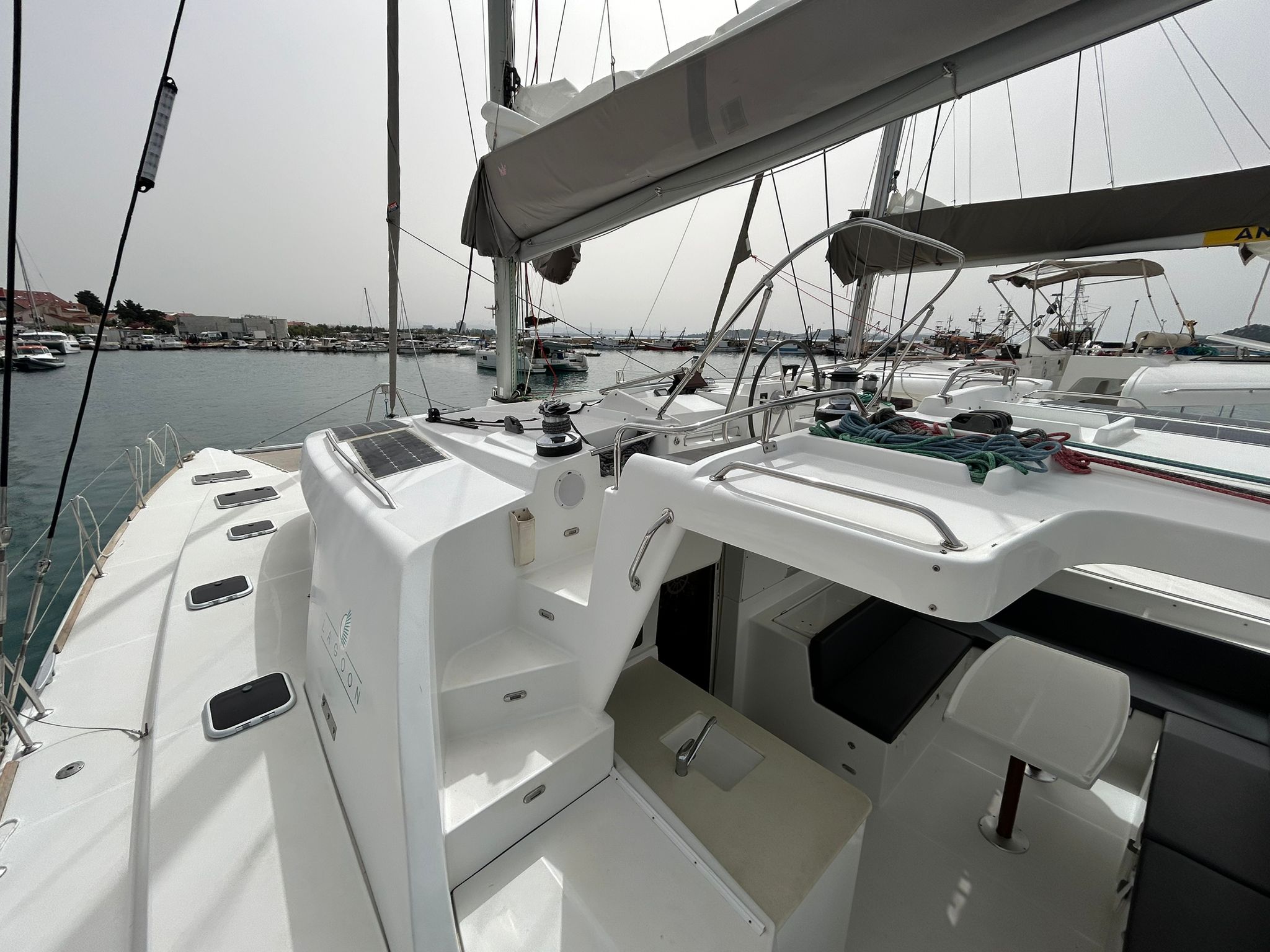 Photo #6 - Lagoon 440 - 4 cab. (Manatee) in Tribunj - 40700