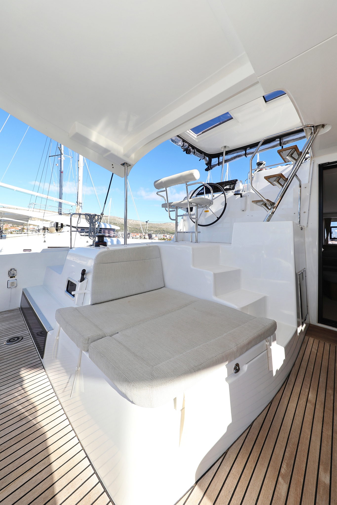 Photo #8 - Lagoon 42 - 4 + 2 cab. (Easy Course) in Trogir - 40730