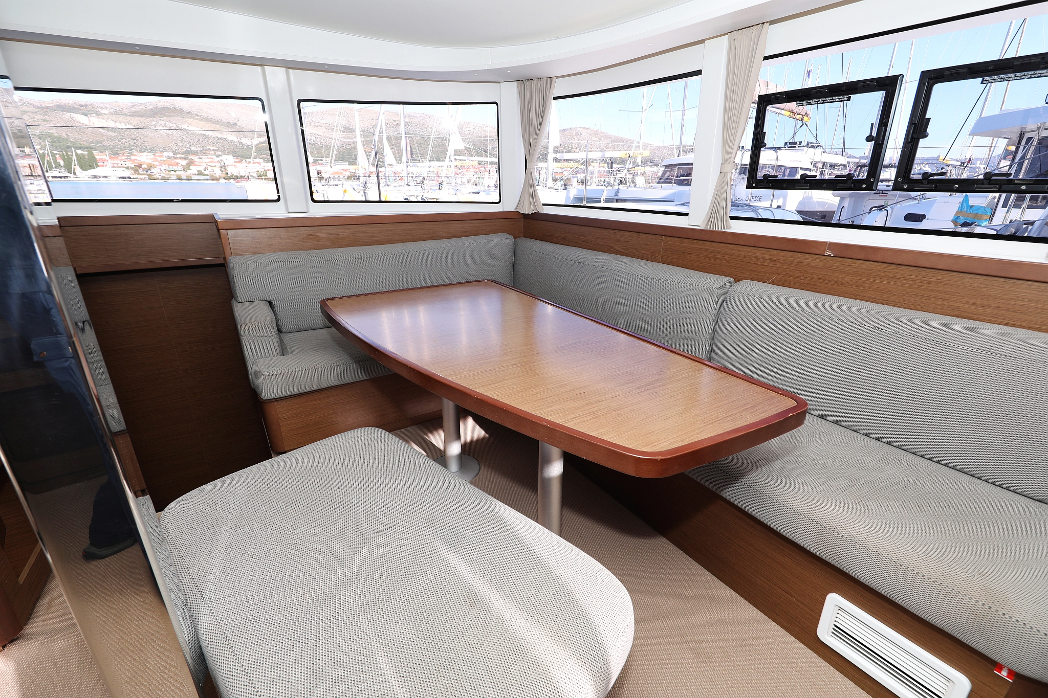 Photo #16 - Lagoon 42 - 4 + 2 cab. (Easy Course) in Trogir - 40730