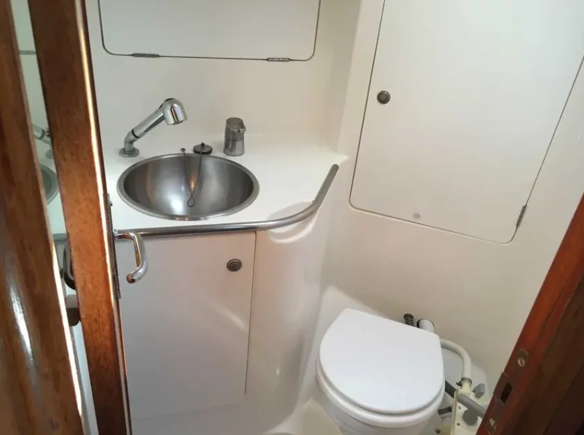 Sun Odyssey 42.2 (Stefi)  - 9