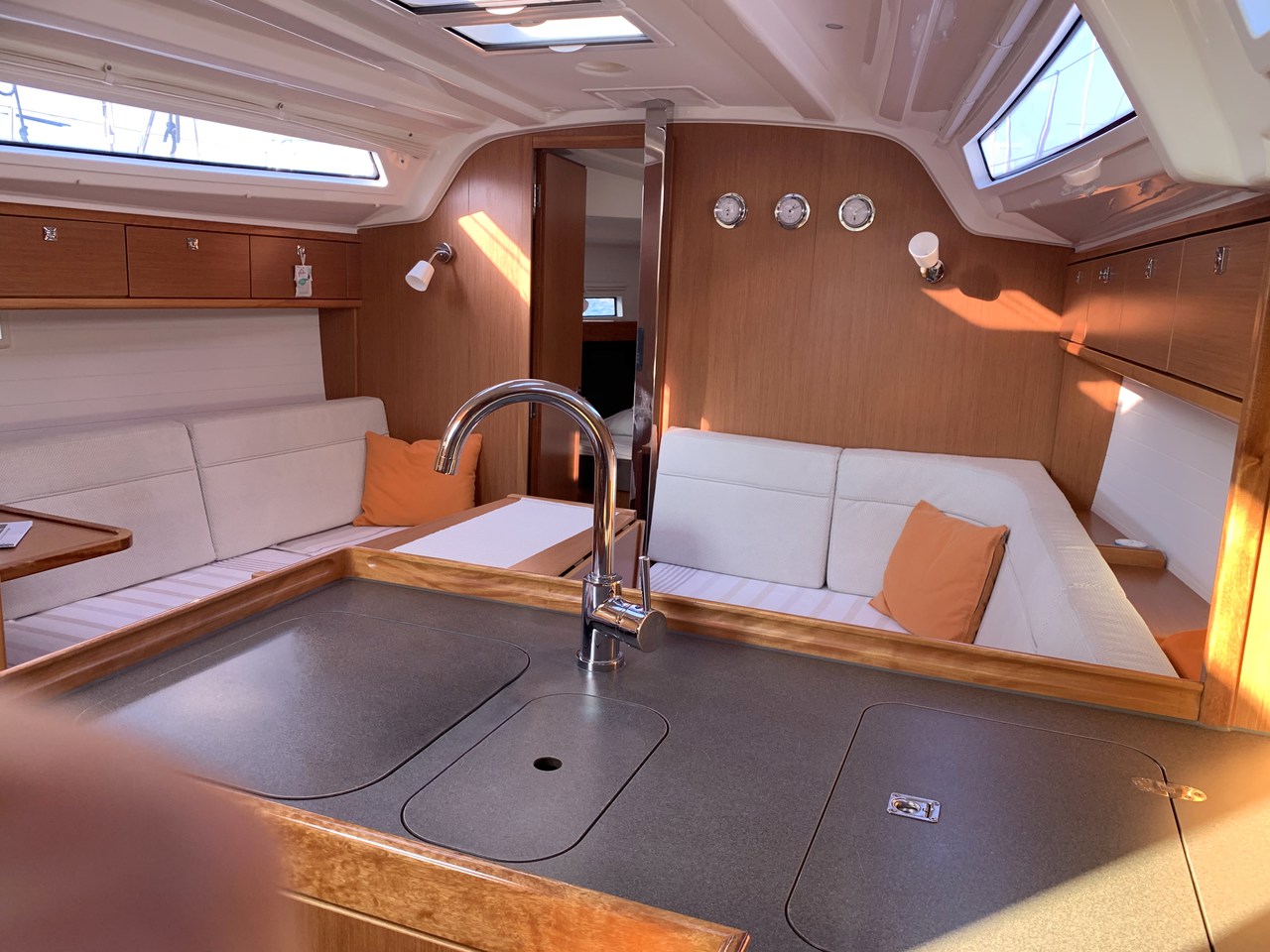 Photo #7 - Bavaria Cruiser 37 - 3 cab. (Roger Rabbit) in Fethiye - 40794