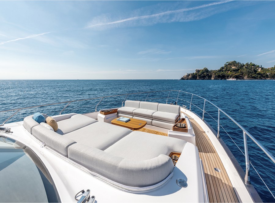 Photo #4 - Azimut 68 - 4 + 1 cab. (Pangea) en Podstrana - 40797
