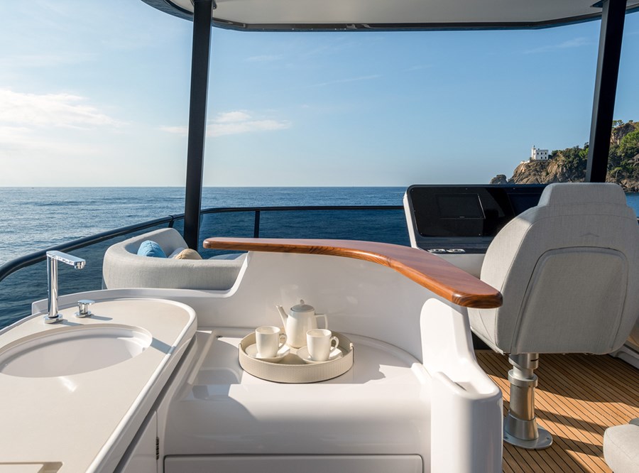 Photo #6 - Azimut 68 - 4 + 1 cab. (Pangea) en Podstrana - 40797