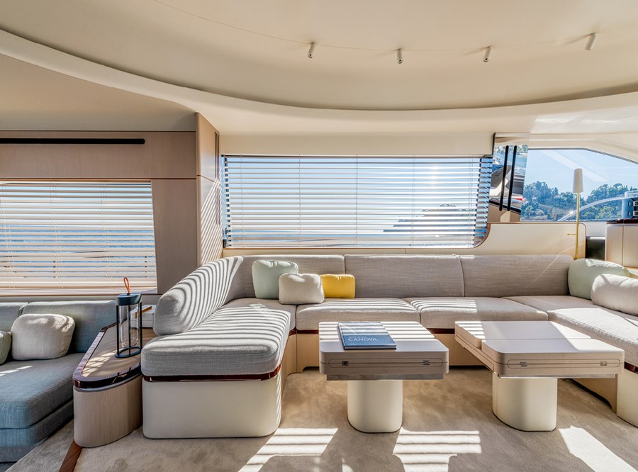 Photo #11 - Azimut 68 - 4 + 1 cab. (Pangea) en Podstrana - 40797