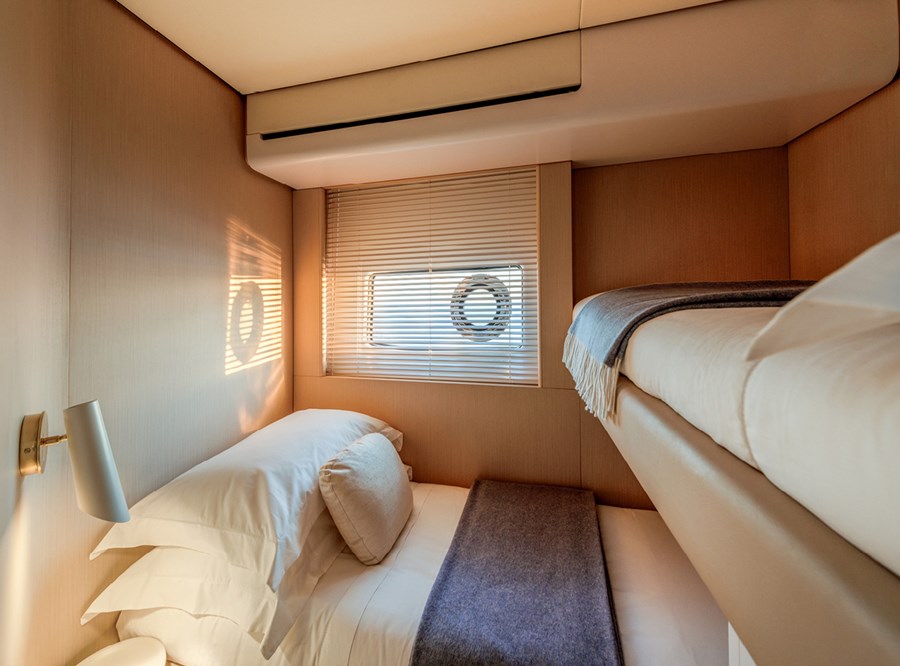Photo #17 - Azimut 68 - 4 + 1 cab. (Pangea) en Podstrana - 40797