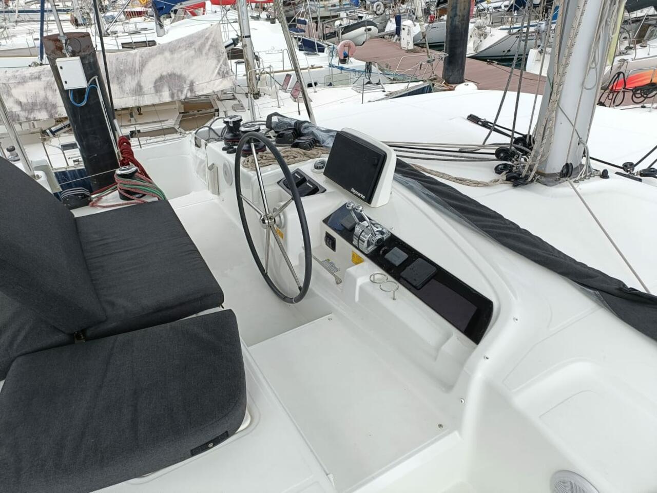 Photo #11 - Lagoon 46 - 4 + 2 cab. (Dare) in Le Marin - 40802