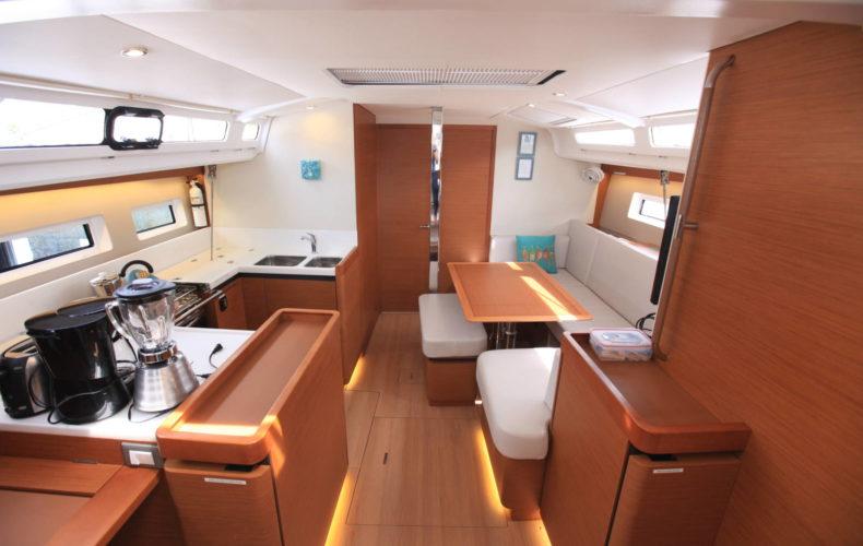 Photo #15 - Sun Odyssey 440 - 3 cab. (Reventador) in St. Petersburg - 40859