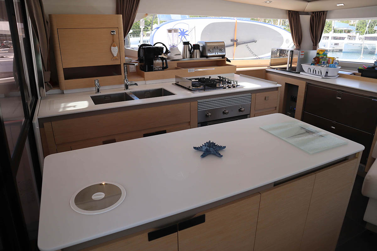 Photo #24 - Fountaine Pajot Aura 51 - 6 cab (Beachcomber) in Nanny Cay - 40867