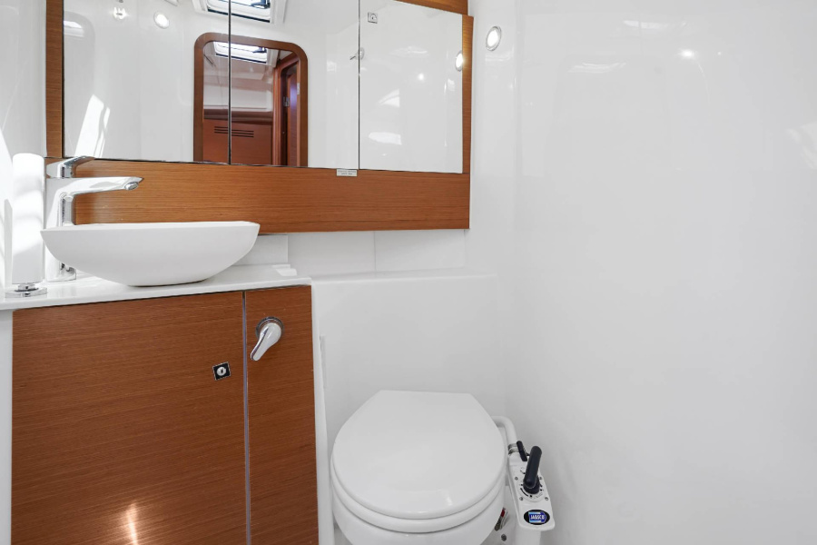 Photo #10 - Dufour 430 (Levan) in Pula - 40883