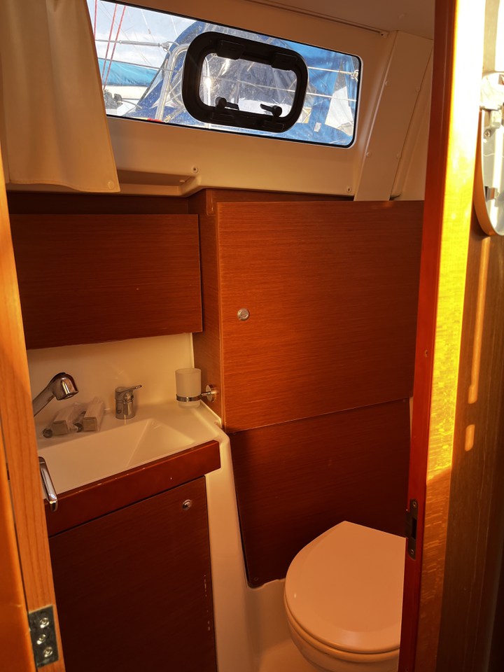 Photo #10 - Oceanis 35.1 - 2 cab. (Albarosa) in Portorosa - 40950