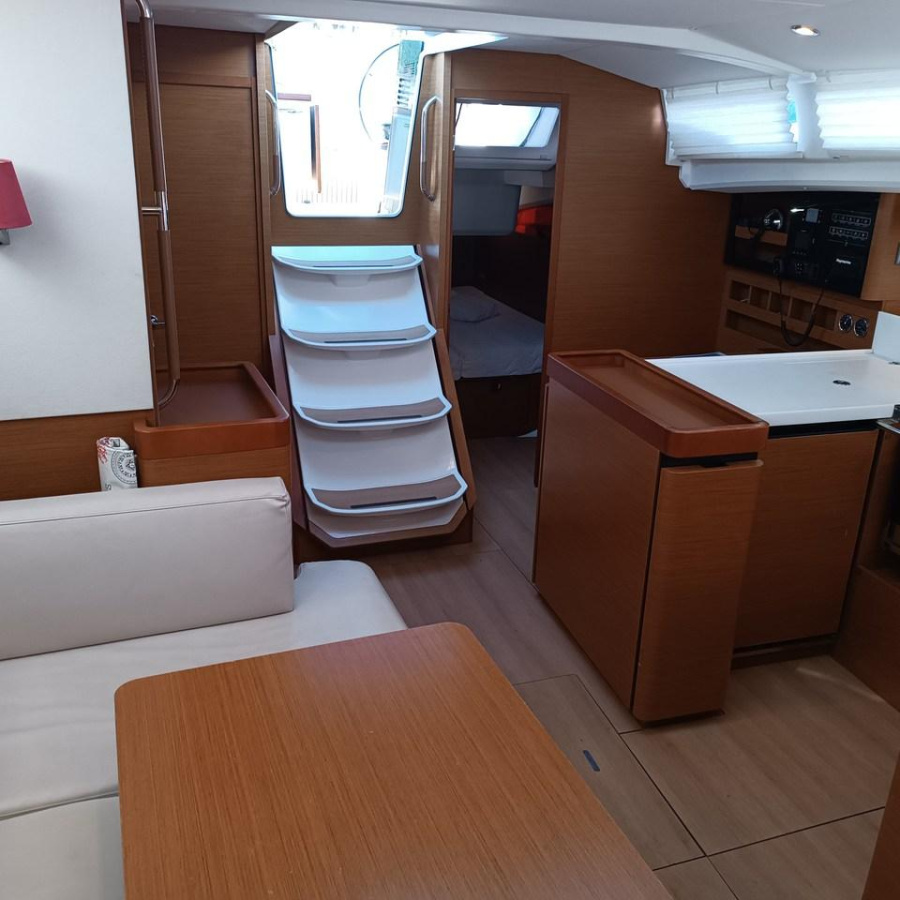 Photo #5 - Sun Odyssey 440 (Palummella) in Portorosa - 40958
