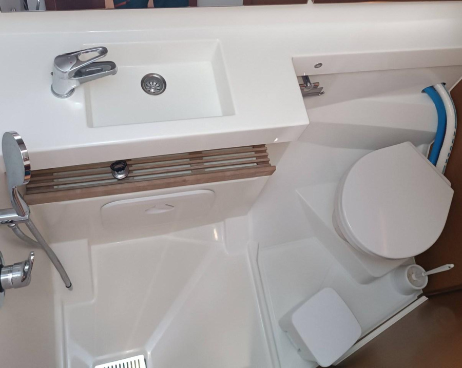 Photo #10 - Sun Odyssey 440 (Palummella) in Portorosa - 40958
