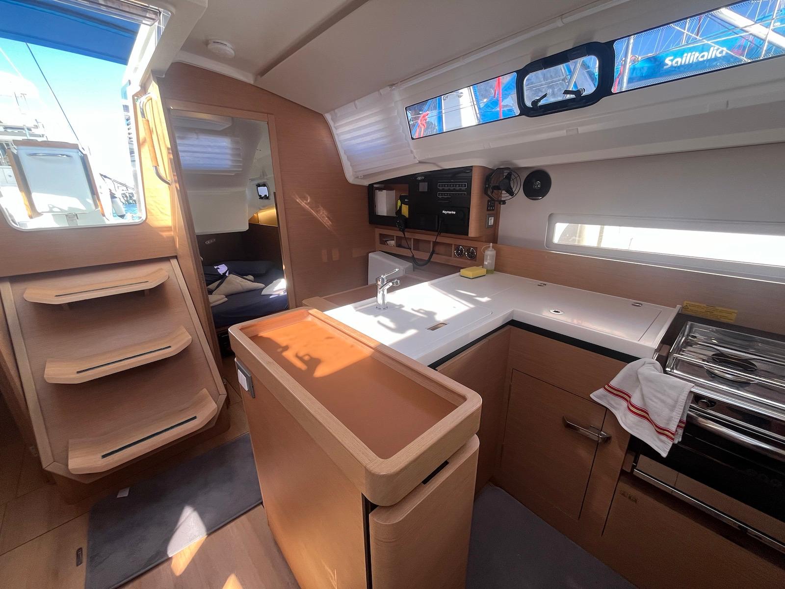 Photo #3 - Sun Odyssey 410 - 3 cab. (Brasilia) in Cannigione - 40975