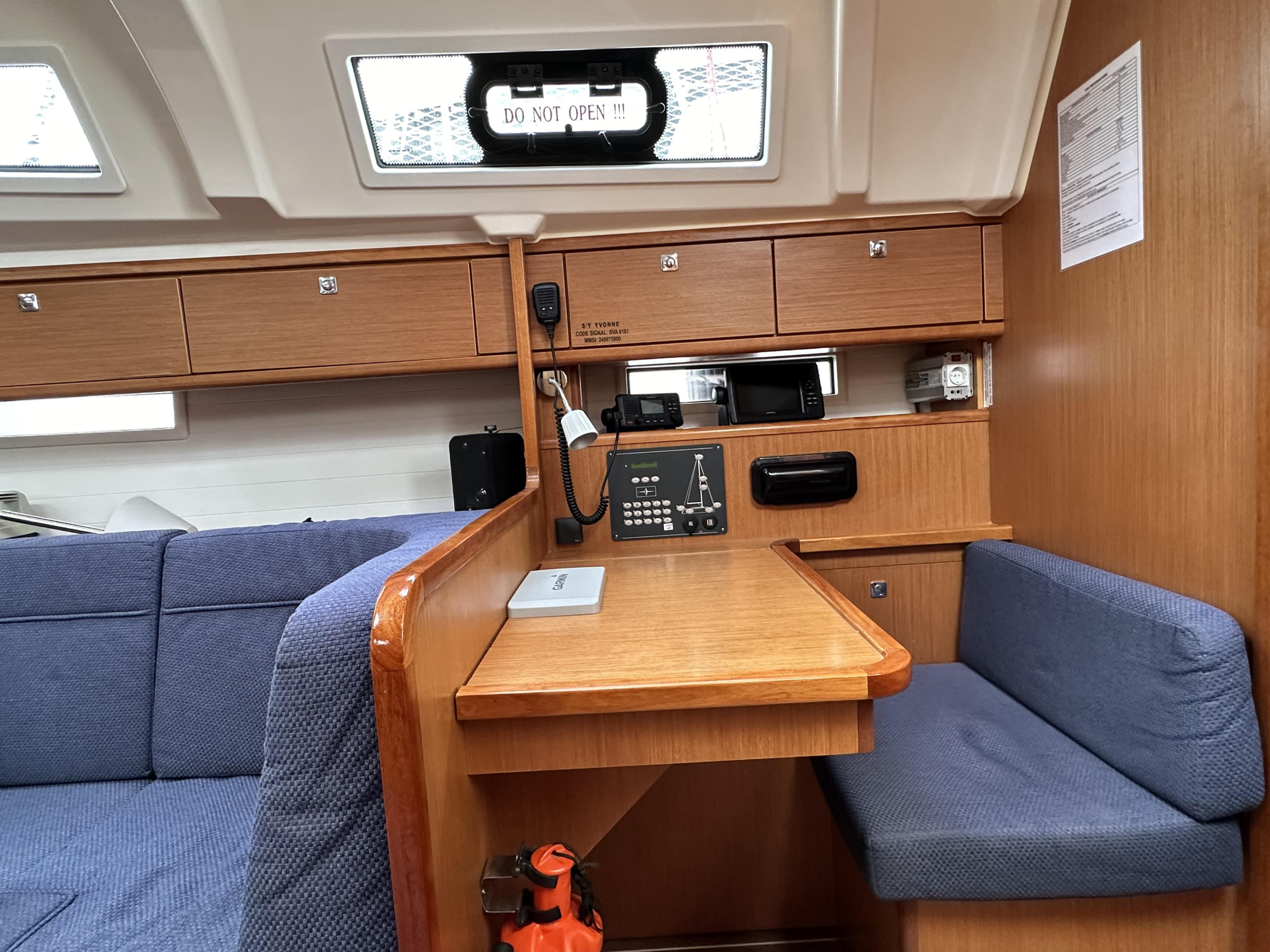 Photo #5 - Bavaria Cruiser 41 - 3 cab. (Yvonne) in Athens - 40987