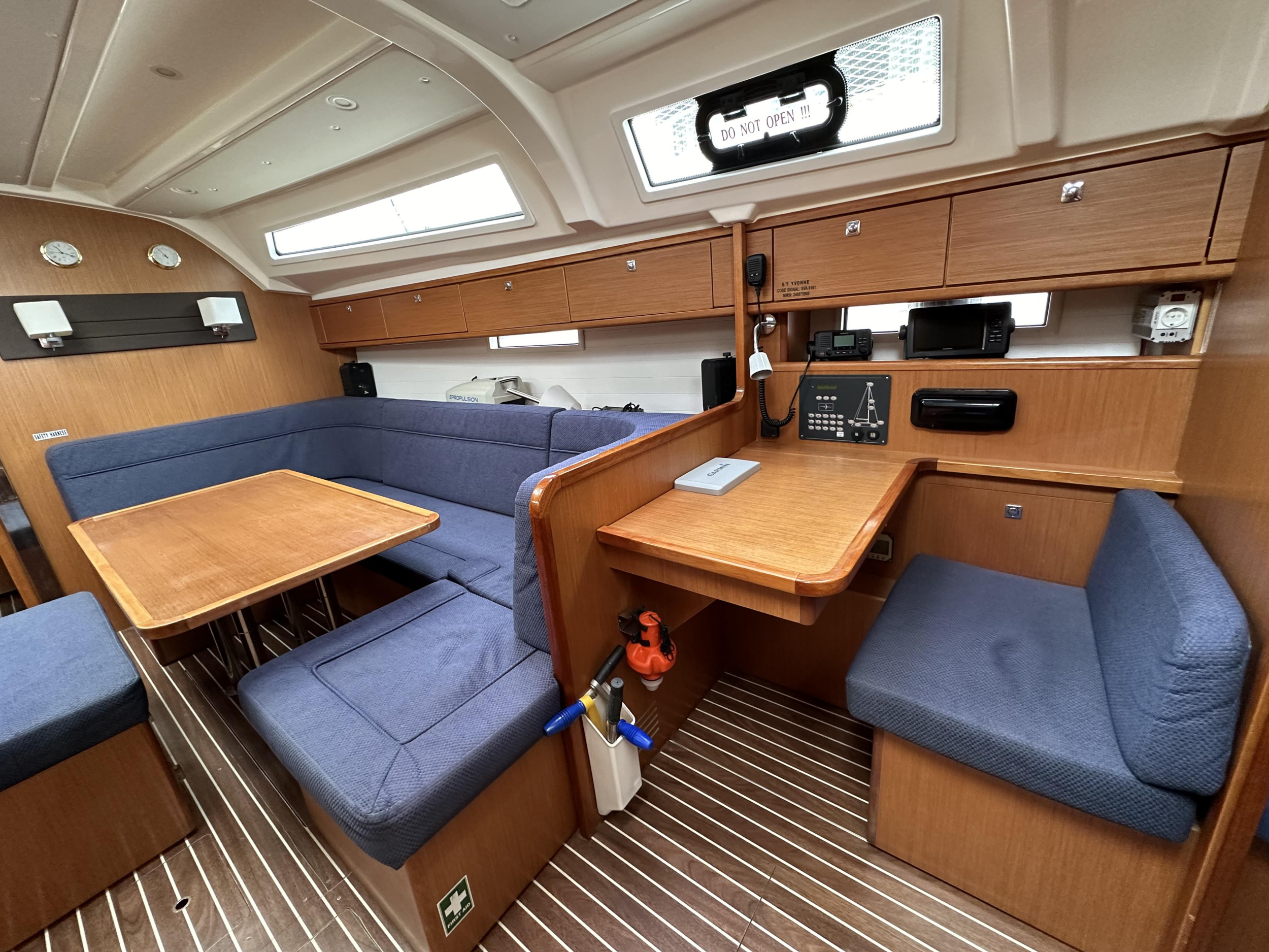 Photo #6 - Bavaria Cruiser 41 - 3 cab. (Yvonne) in Athens - 40987