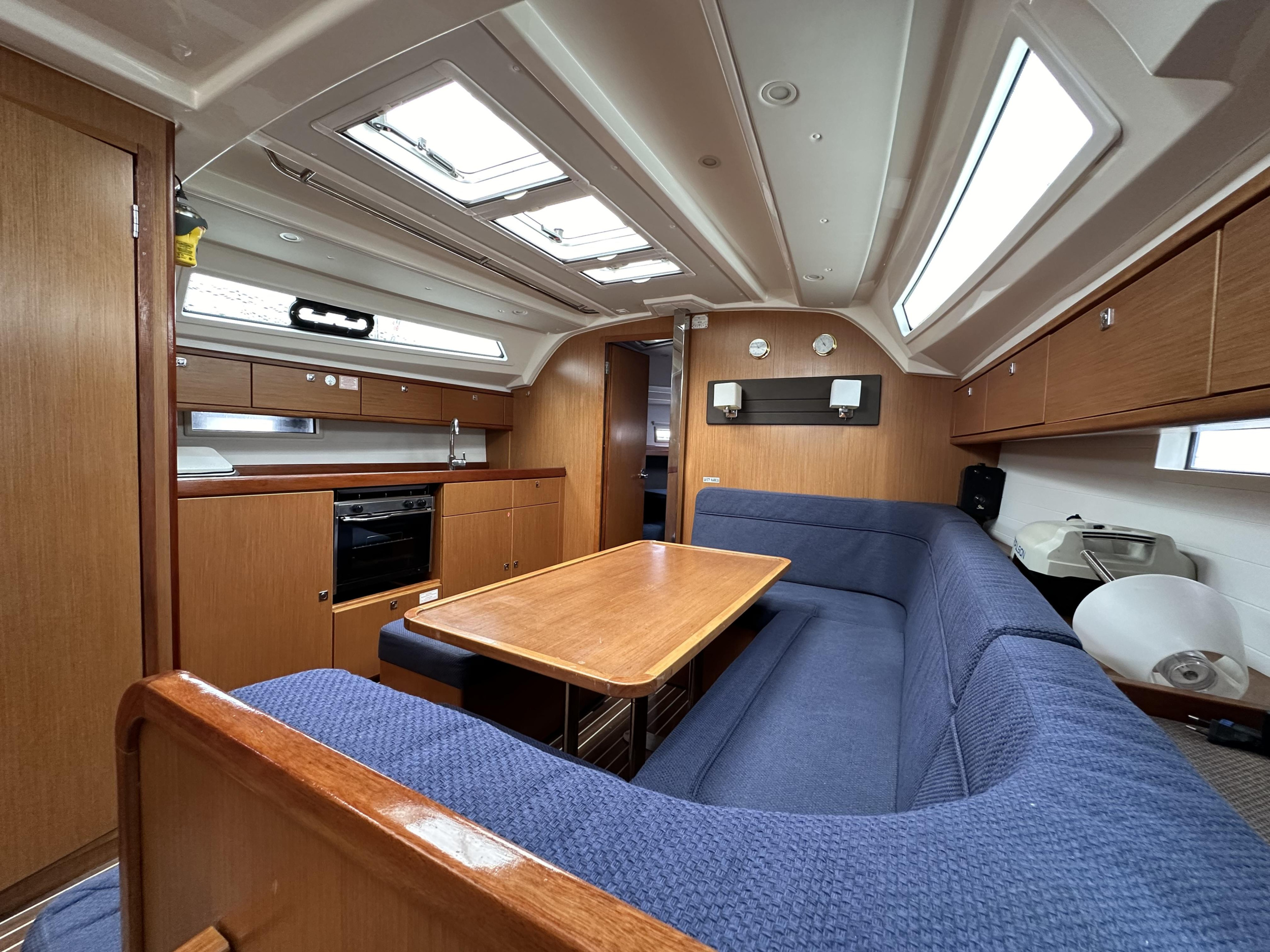 Photo #7 - Bavaria Cruiser 41 - 3 cab. (Yvonne) in Athens - 40987