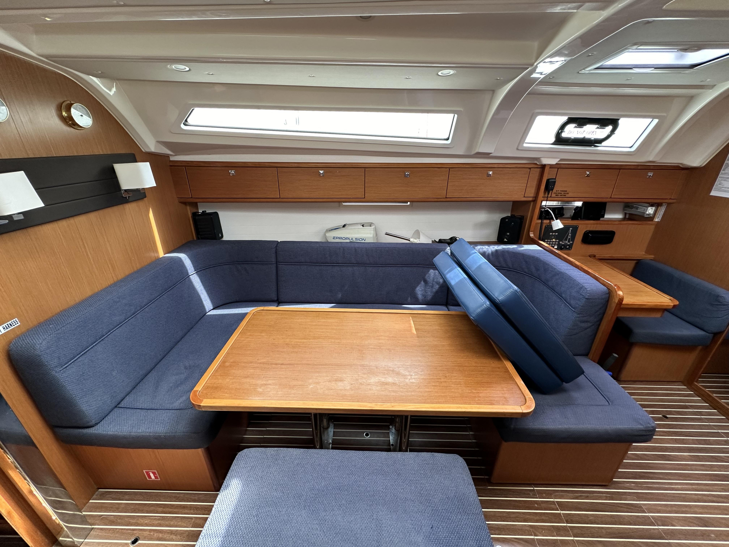 Photo #9 - Bavaria Cruiser 41 - 3 cab. (Yvonne) in Athens - 40987