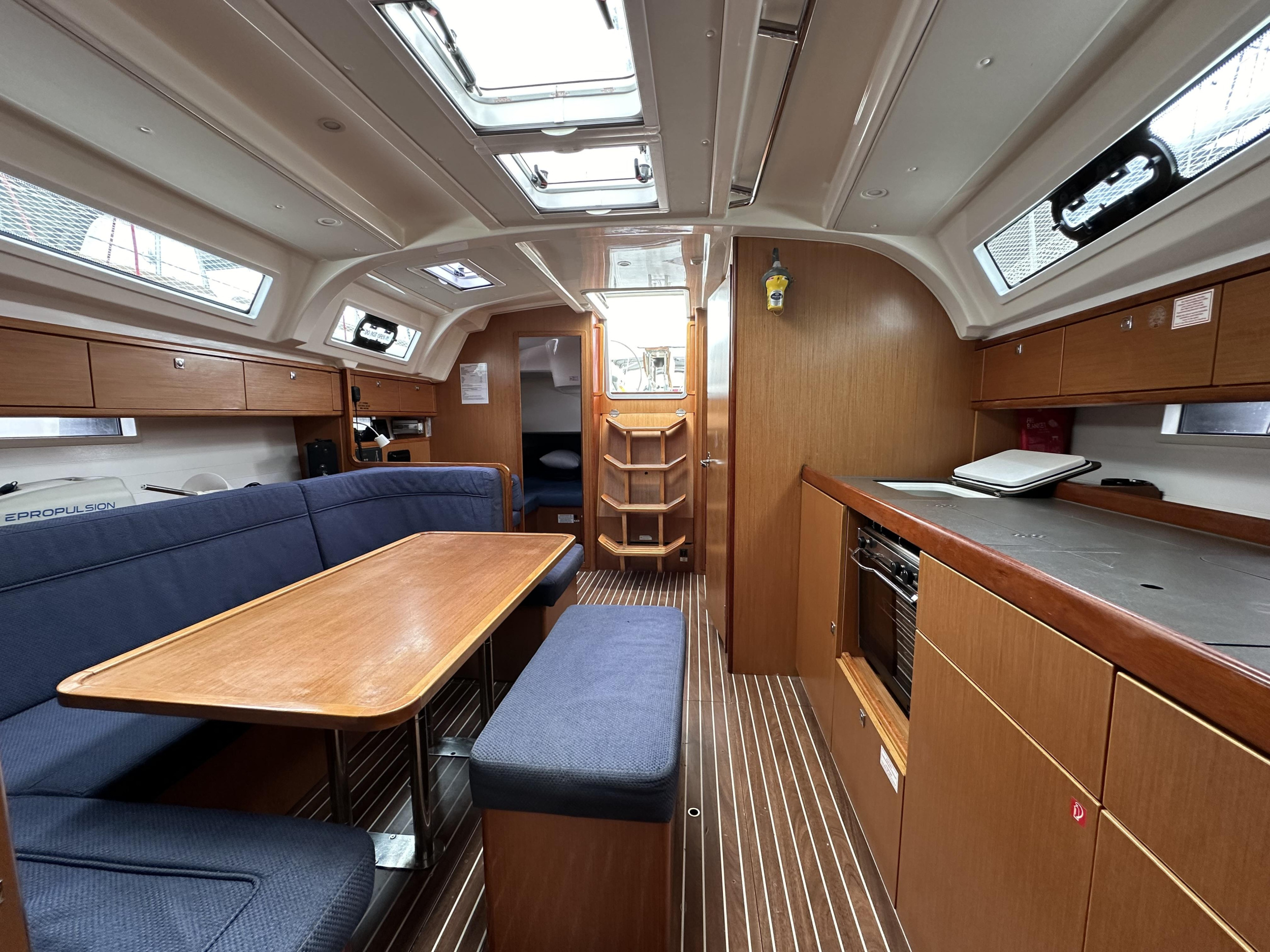 Photo #16 - Bavaria Cruiser 41 - 3 cab. (Yvonne) in Athens - 40987
