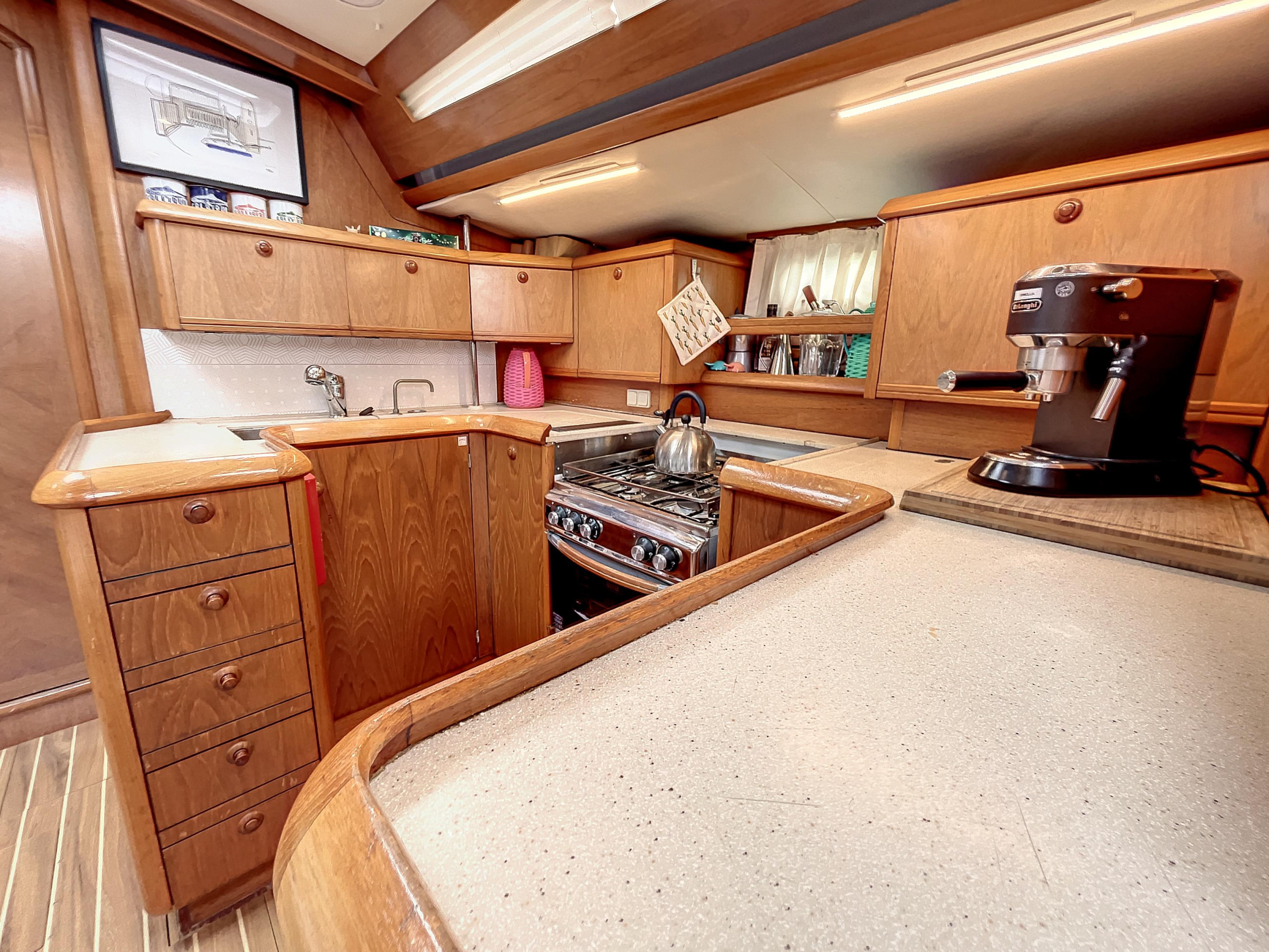 Photo #7 - Sun Odyssey 52.2 - 4 cab. (Slow) in Roses - 41029