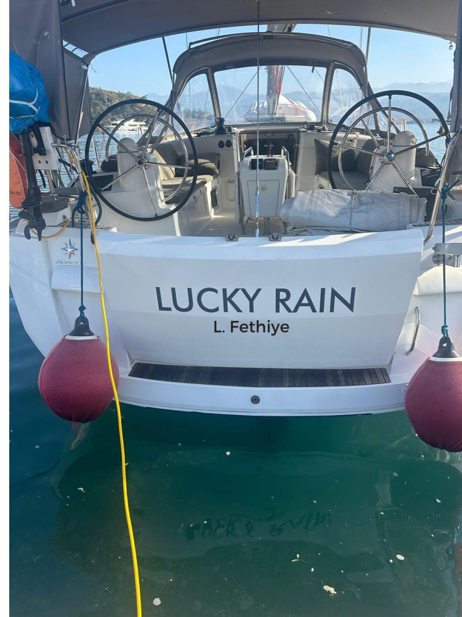Lucky Rain - 0