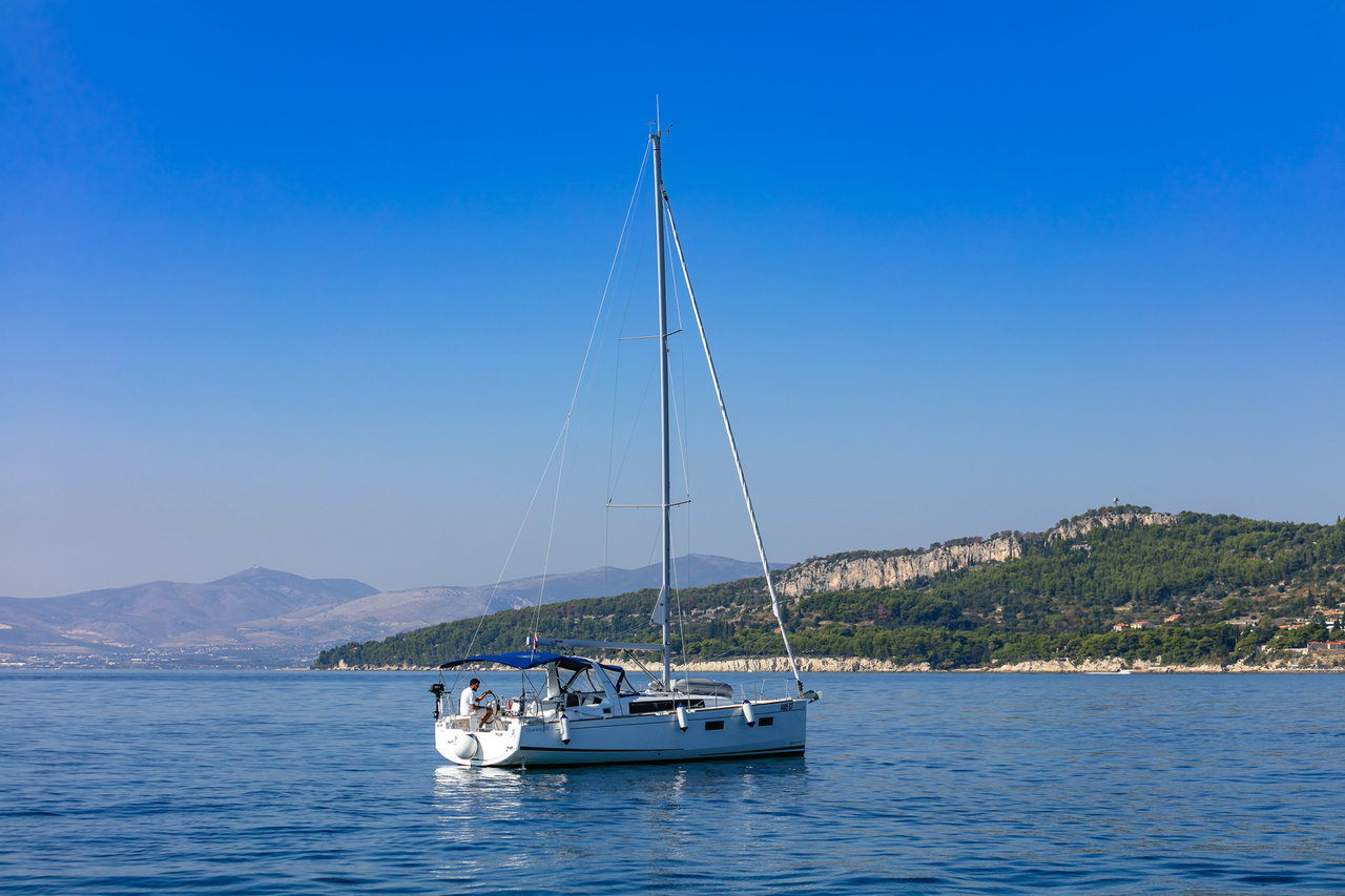 Photo #4 - Oceanis 38.1 (Anima Maris I) in Split - 41035