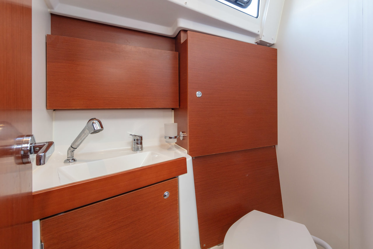 Photo #12 - Oceanis 38.1 (Anima Maris I) in Split - 41035