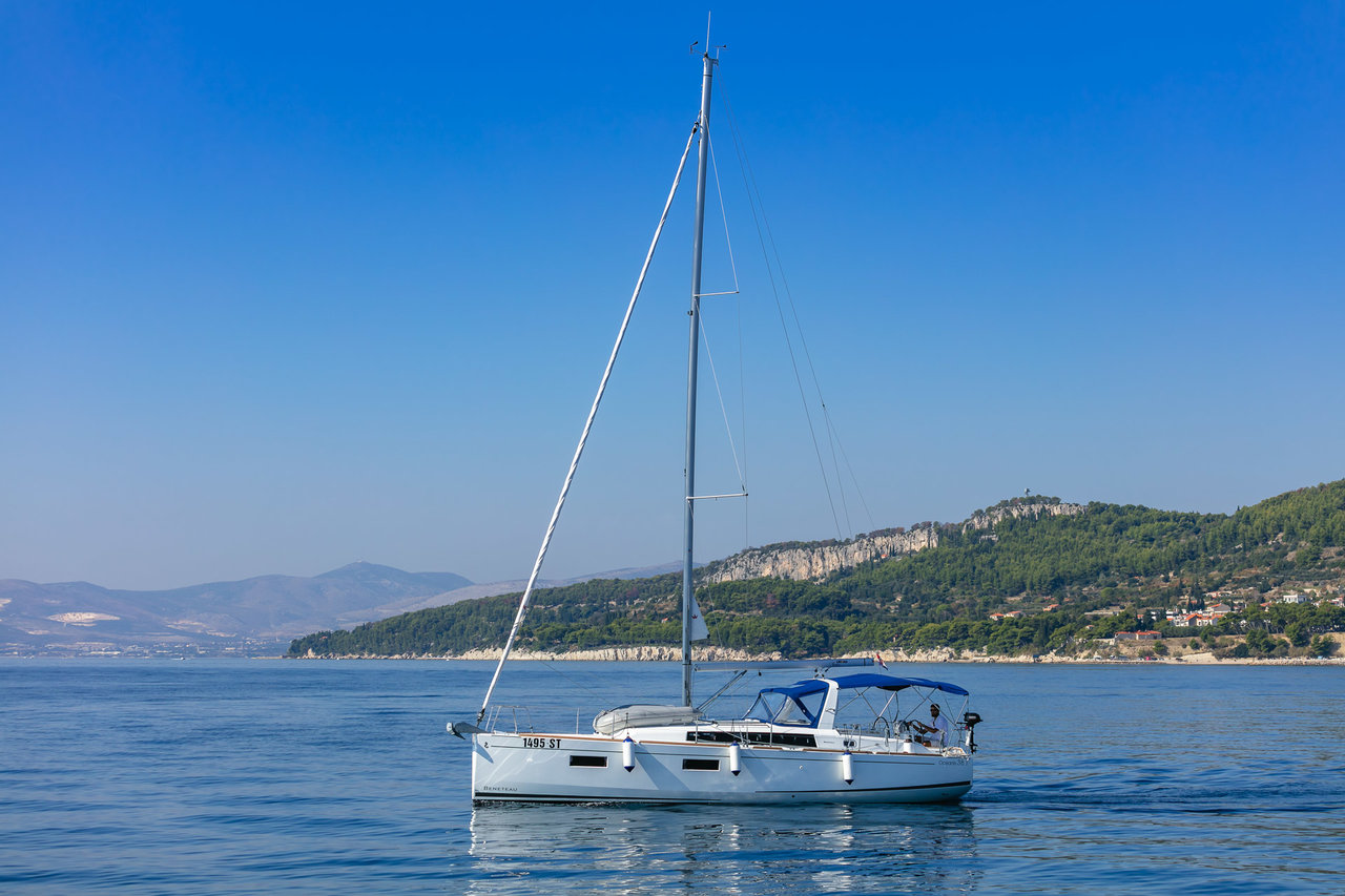 Photo #4 - Oceanis 38.1 (Anima Maris II) in Split - 41036
