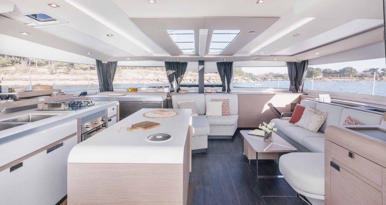 Photo #2 - Fountaine Pajot Aura 51 SMART ELECTRIC - 5 cab. (TIKI) en Pozzuoli - 41131