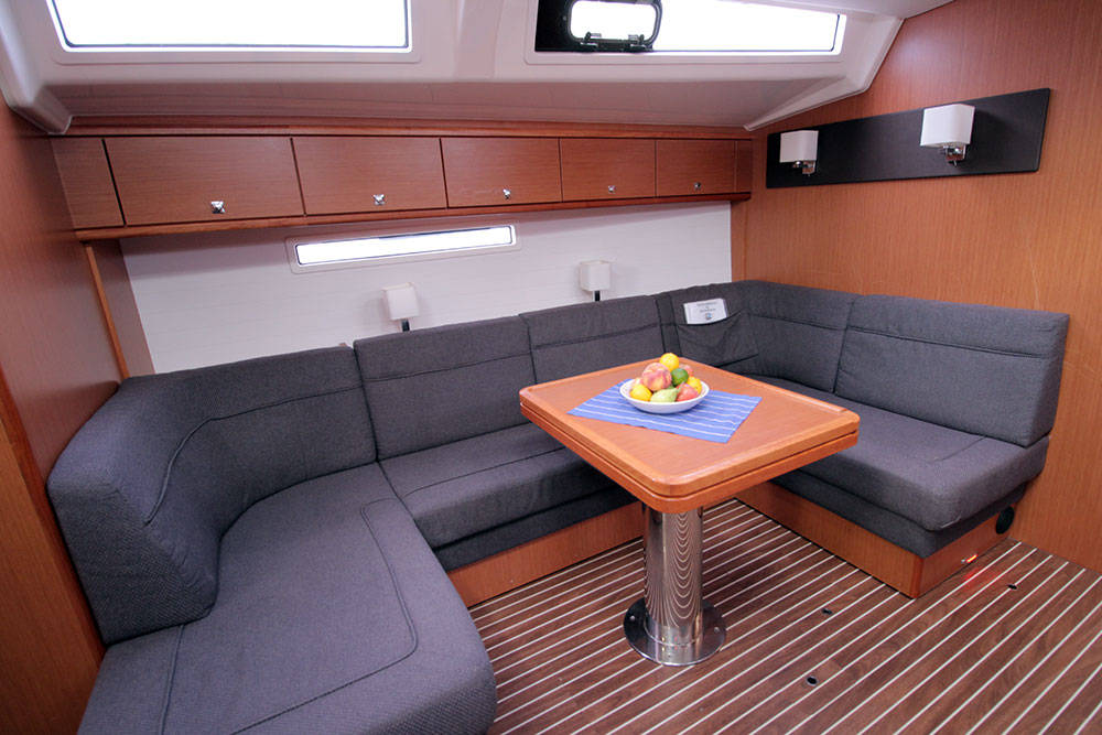 Photo #8 - Bavaria Cruiser 56 - 5 + 1 cab. (Maximum) en El Arenal - 41159