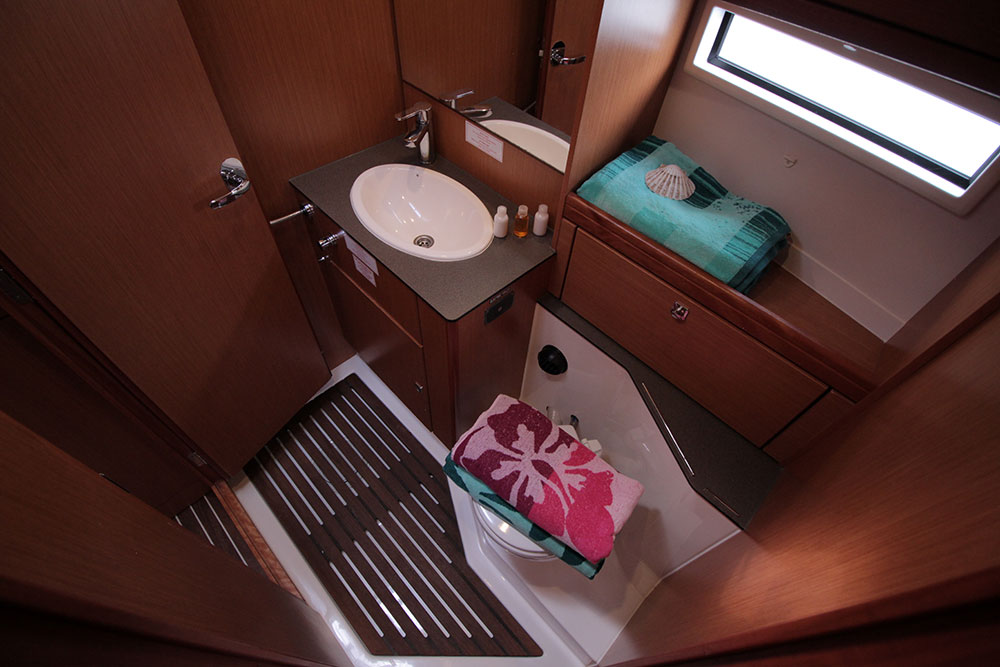 Photo #13 - Bavaria Cruiser 56 - 5 + 1 cab. (Maximum) en El Arenal - 41159