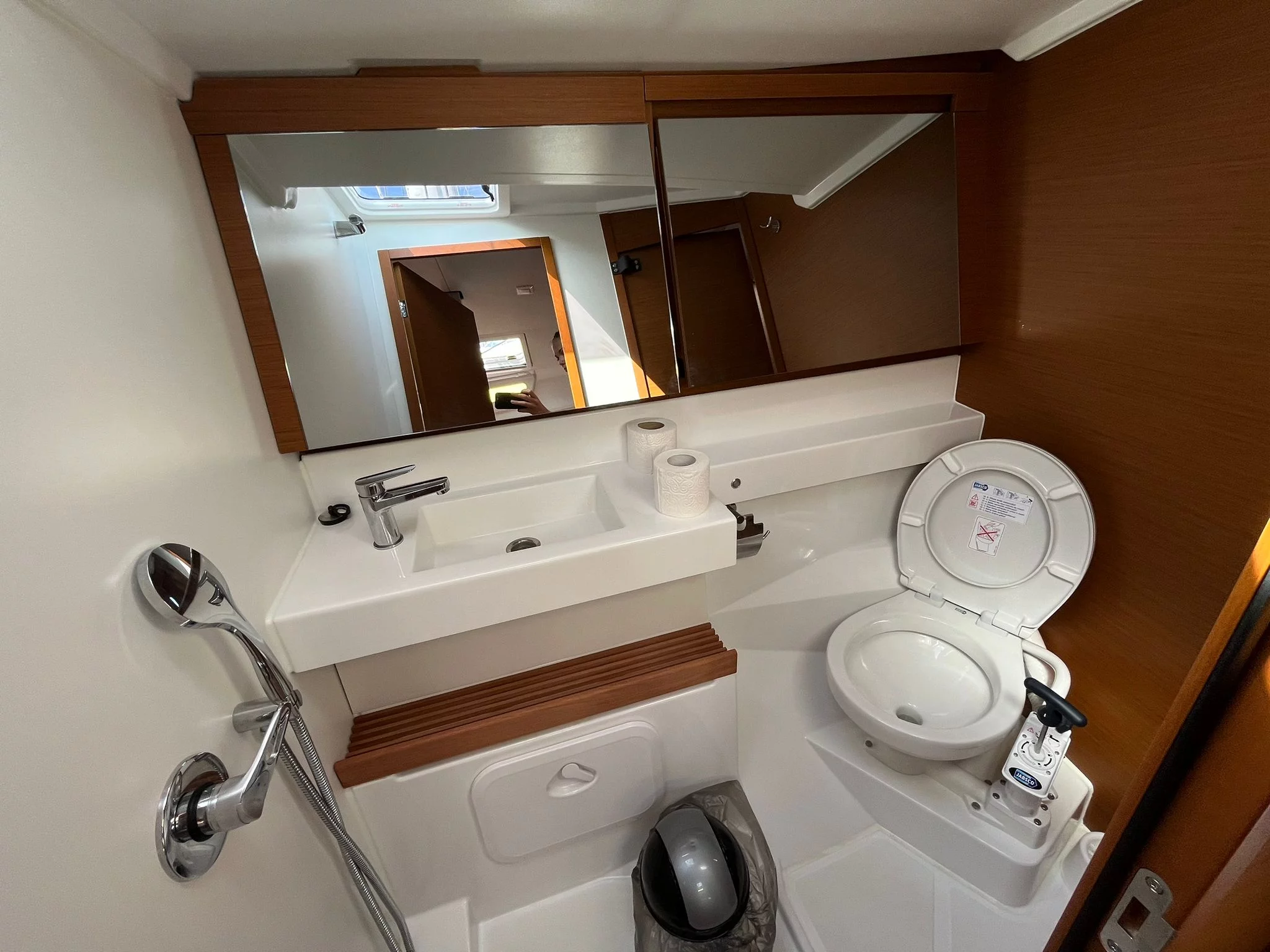 Sun Odyssey 440 (Art Vandelay)  - 8
