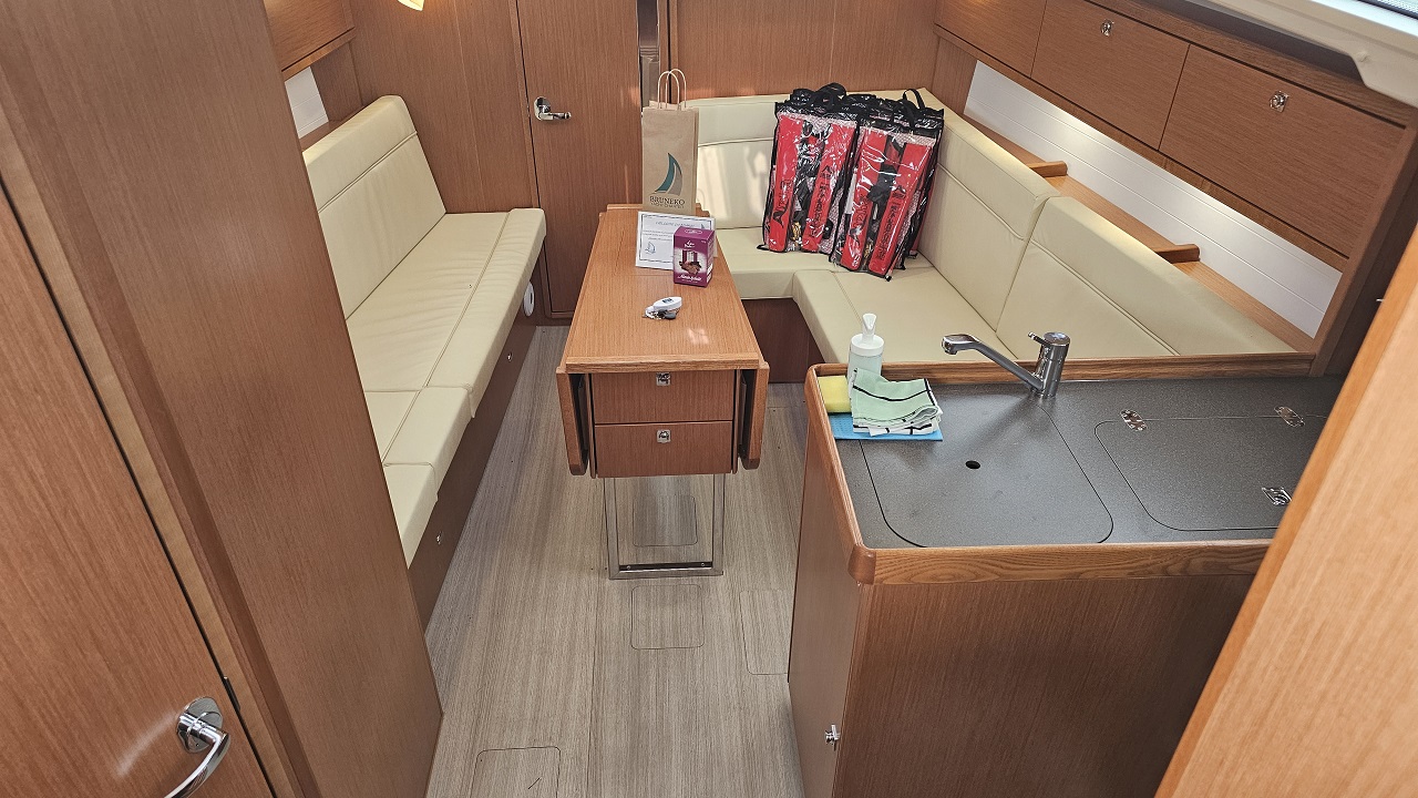 Photo #6 - Bavaria Cruiser 34 Style - 3 cab. (Zen) in Zadar - 41204