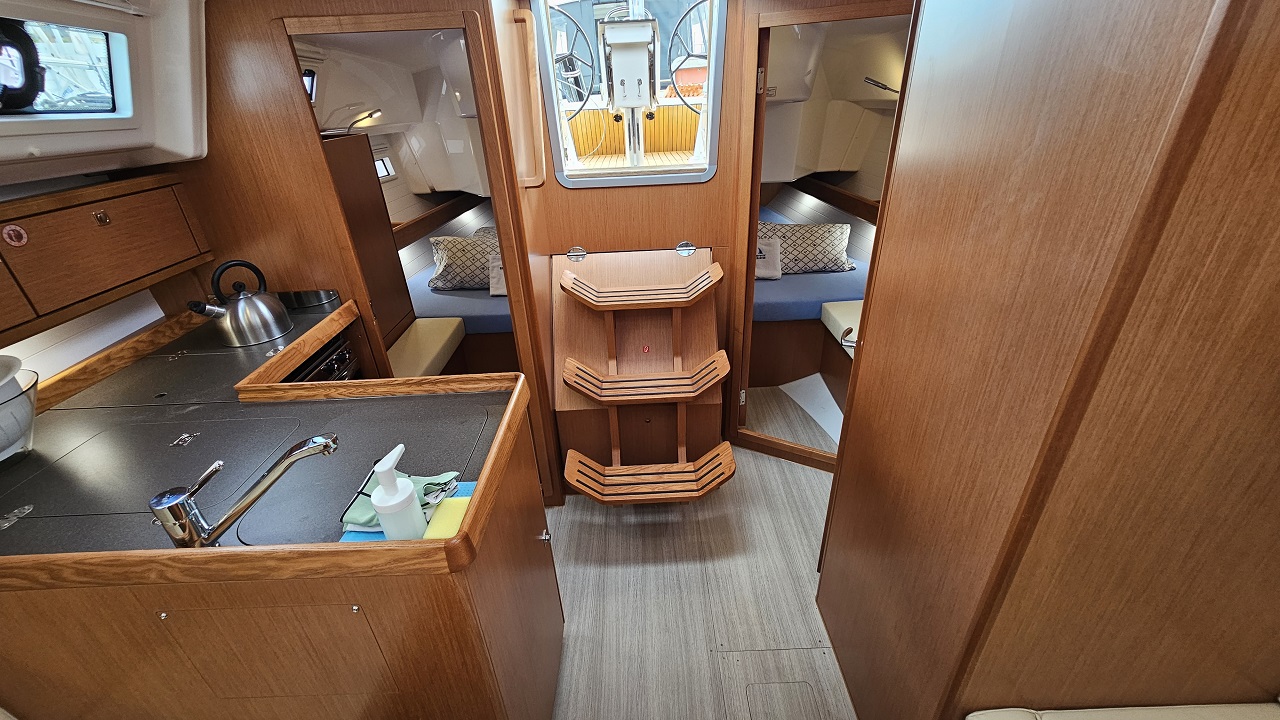 Photo #10 - Bavaria Cruiser 34 Style - 3 cab. (Zen) in Zadar - 41204