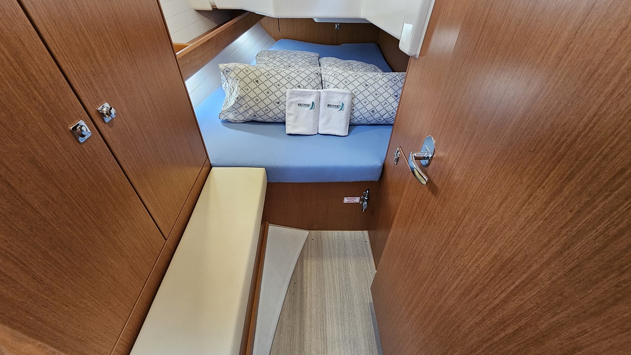 Photo #13 - Bavaria Cruiser 34 Style - 3 cab. (Zen) in Zadar - 41204