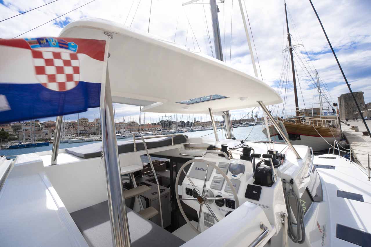 Photo #8 - Fountaine Pajot Astrea 42 - 4 + 2 cab. (Mojo) in Pula - 41329