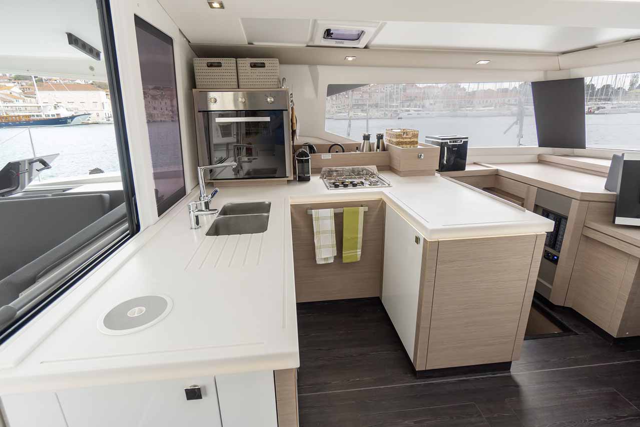 Photo #17 - Fountaine Pajot Astrea 42 - 4 + 2 cab. (Mojo) in Pula - 41329