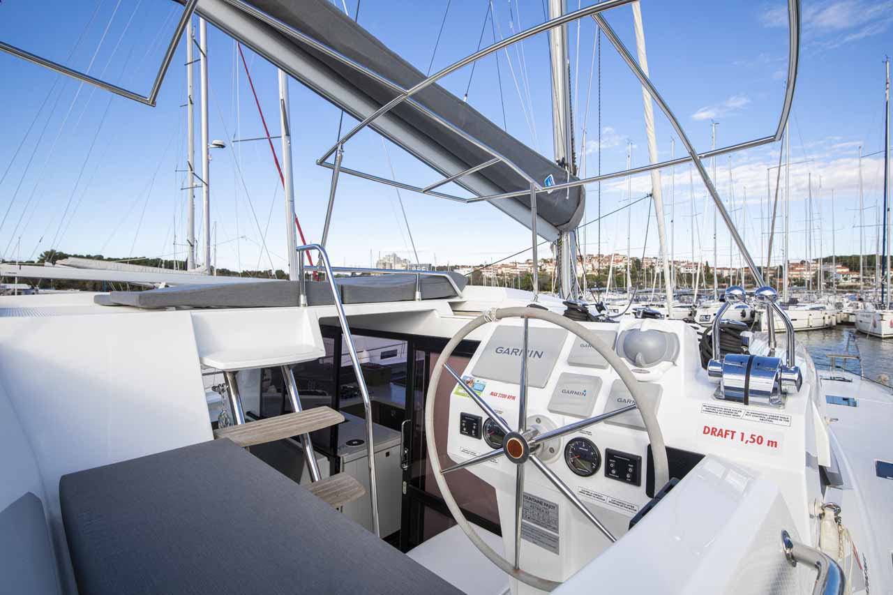 Photo #10 - Fountaine Pajot Astrea 42 (Follow the Sun) in Pomer - 41365