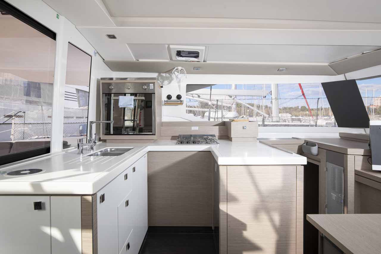 Photo #14 - Fountaine Pajot Astrea 42 (Follow the Sun) in Pomer - 41365