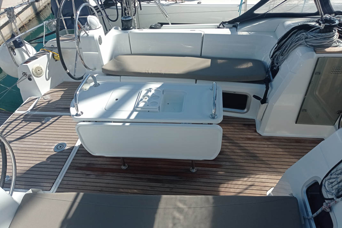 Photo #4 - Sun Odyssey 479 - 4 cab. (Malin II) in Trogir - 41558