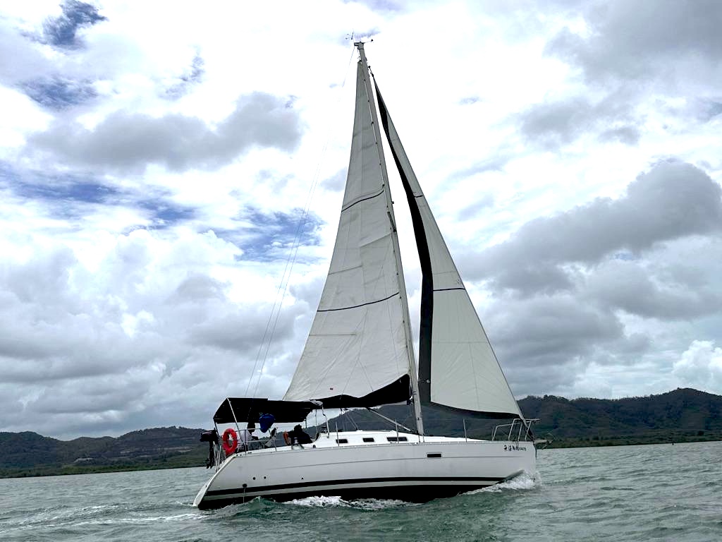 Photo #7 - Oceanis Clipper 323 (No regrets) in Phuket - 41564