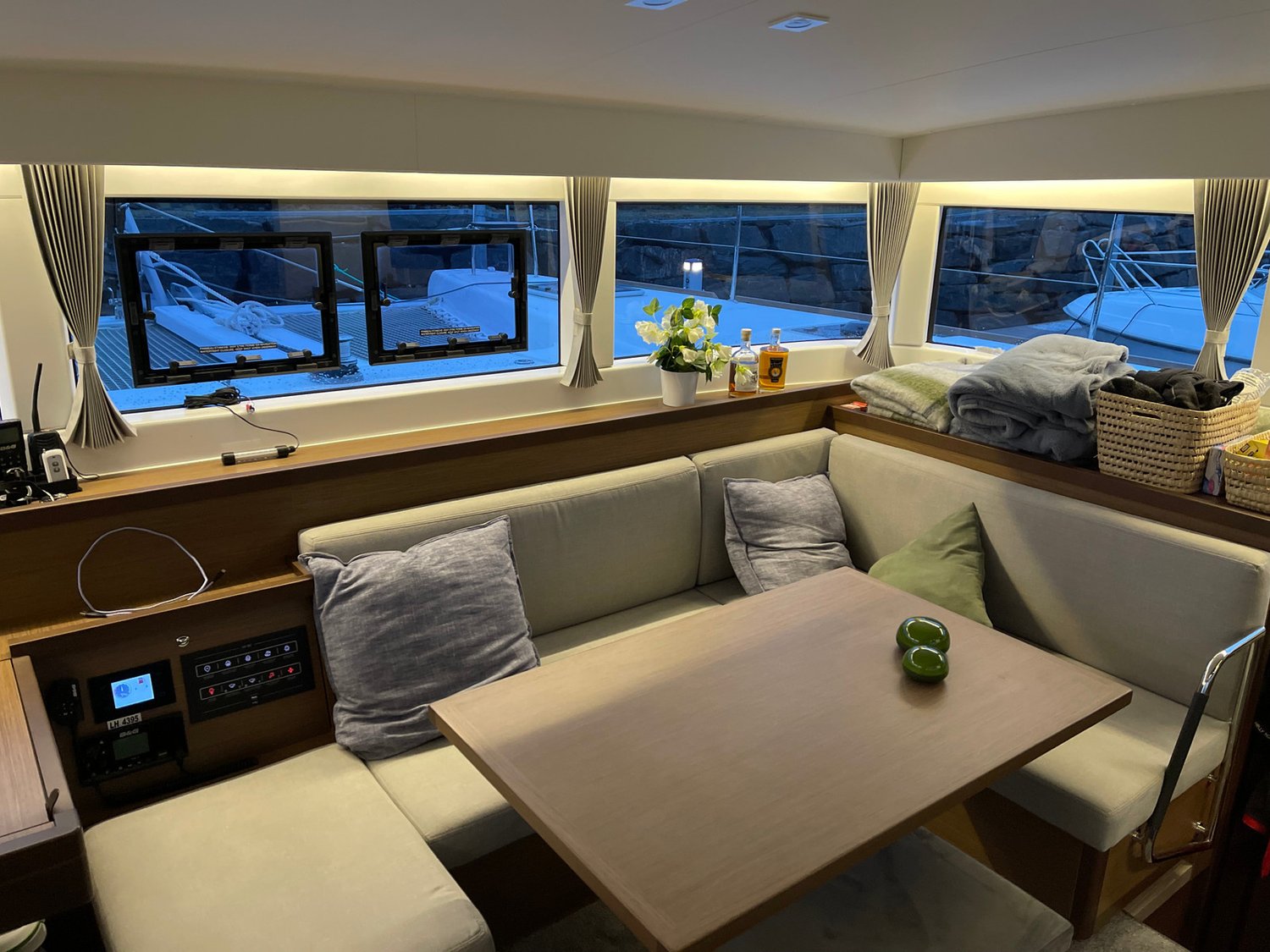 Photo #14 - Lagoon 40 - 4 + 2 cab (Arctic Charm) in Tromso - 41620