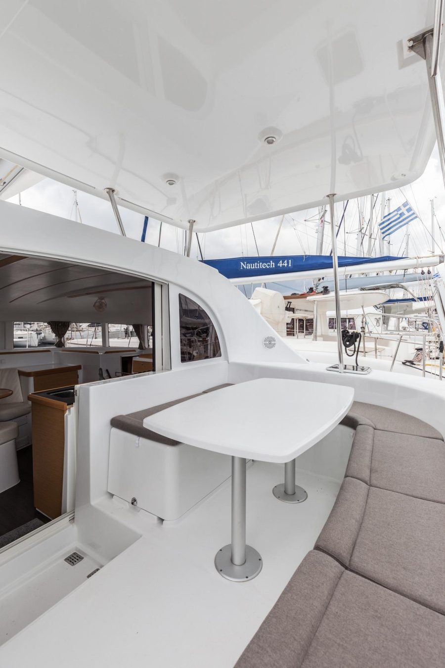Photo #8 - Lagoon 380 S2 - 4 + 2 cab. (Thalassaki) in Atene - 41795