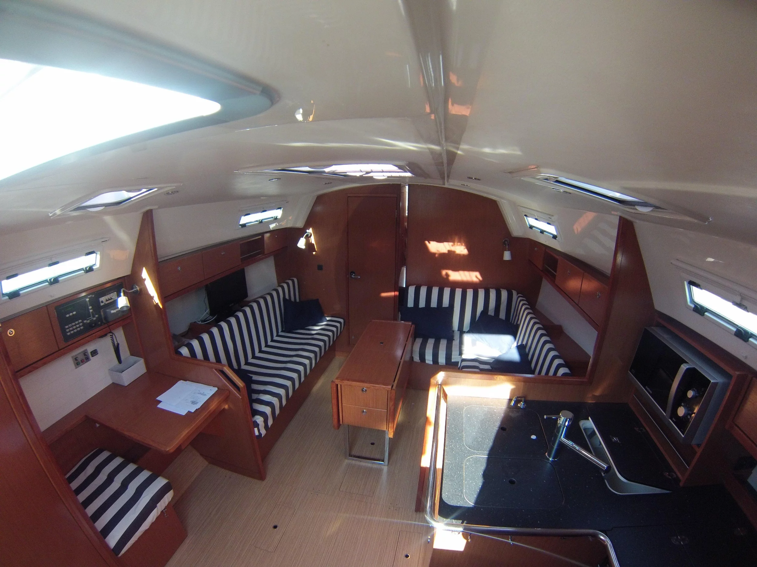 Bavaria 36 Cruiser (Coregone)  - 3