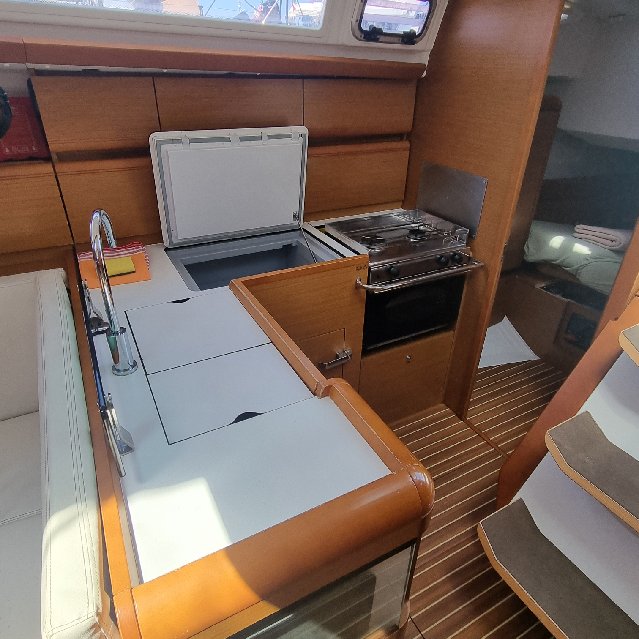 Photo #5 - Sun Odyssey 419 - 3 cab. (Mastina) in San Vincenzo - 41840