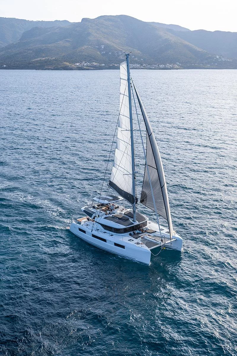 Lagoon 51 - 6 + 2 cab. (Moonshadow)  - 8