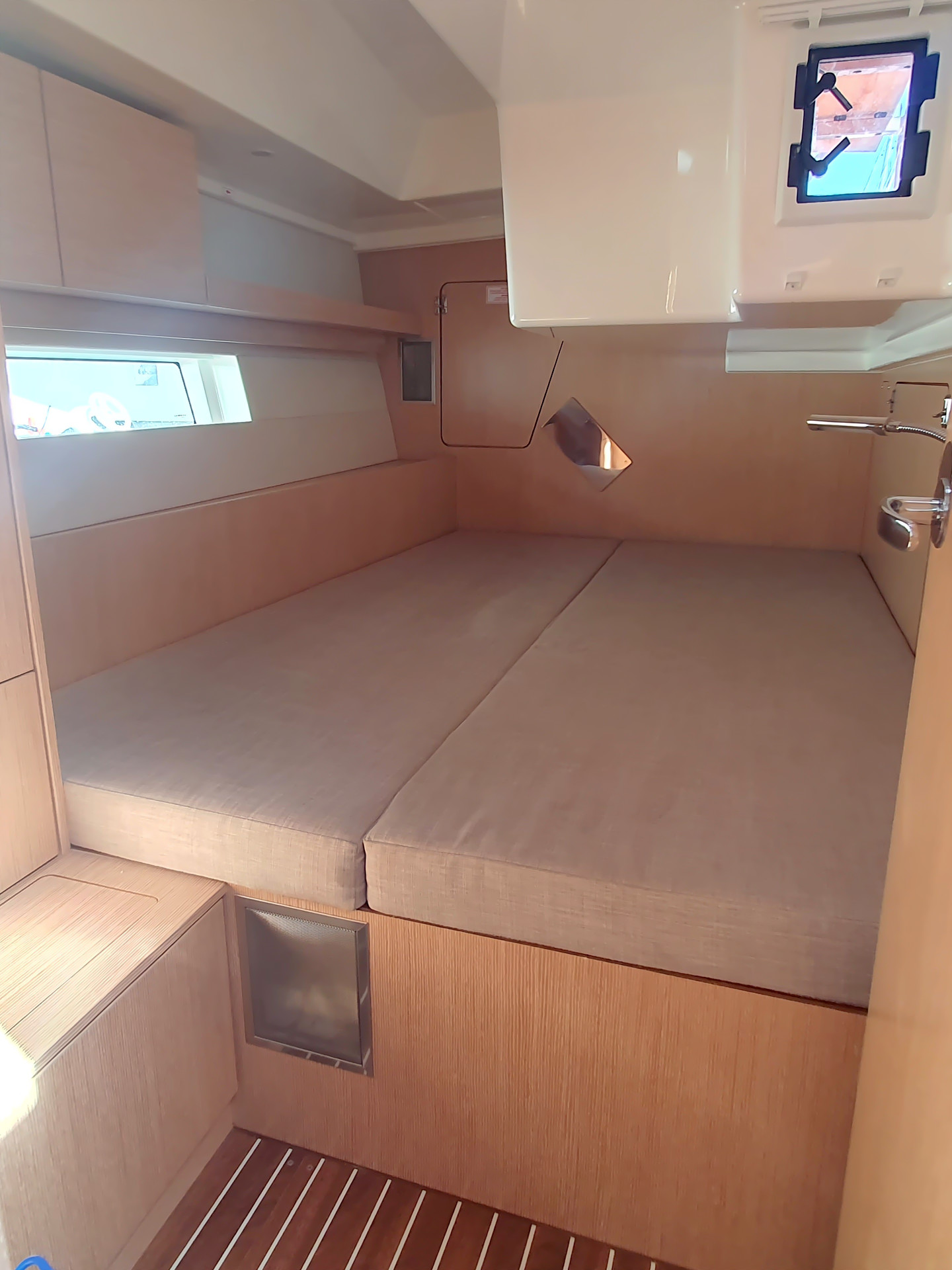 Photo #19 - Bavaria C45 - 4 cab. (Whisper) in Palma - 41899