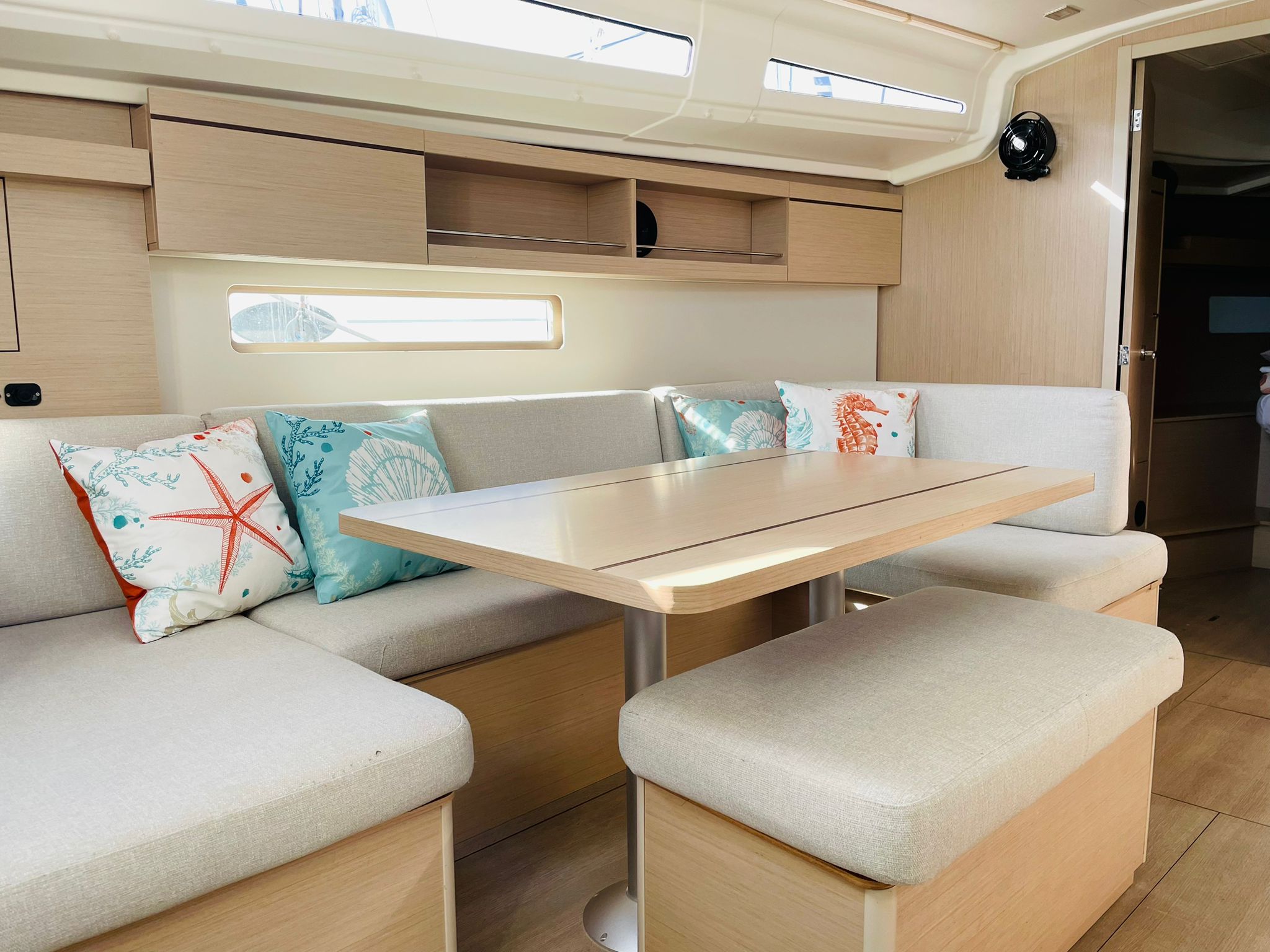 Photo #8 - Oceanis 40.1 - 3 cab. (Naomi) in Primosten - 41914